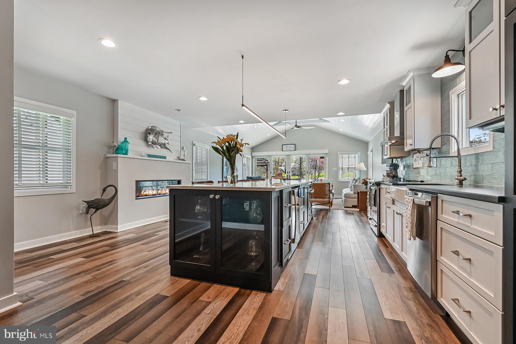609 Riverside Drive Pasadena, MD 21122 - Photo 12 of 48 Great room with so much light and views