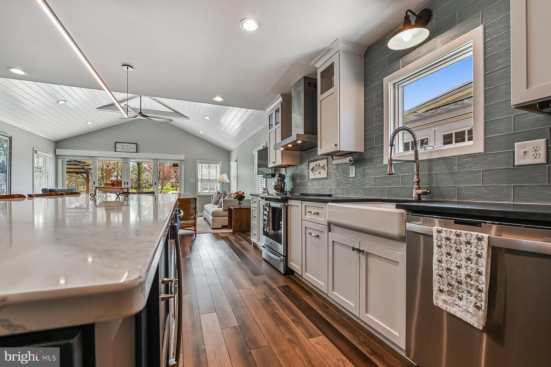 609 Riverside Drive Pasadena, MD 21122 - Photo 18 of 48 The chef will love this kitchen