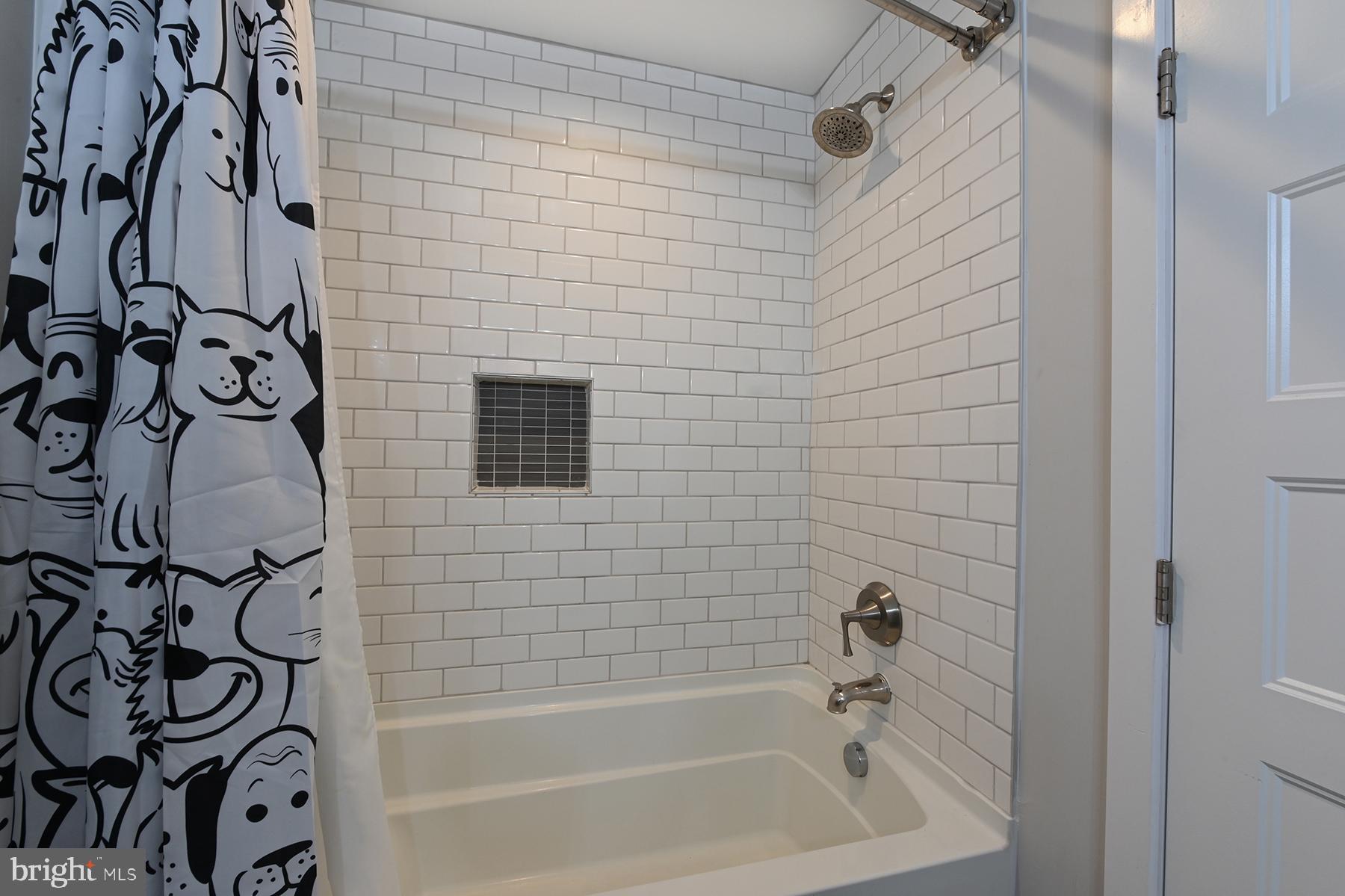 609 Riverside Drive Pasadena, MD 21122 - Photo 43 of 48 Hall bath upstairs