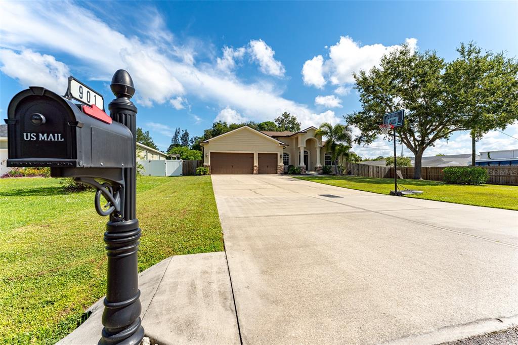 901 8th Avenue Southwest Ruskin, FL 33570 - Photo 3 of 71
