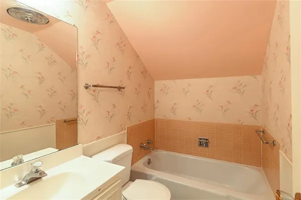 $370,000 | 1220 Farnham Court East, Irving, TX 75062