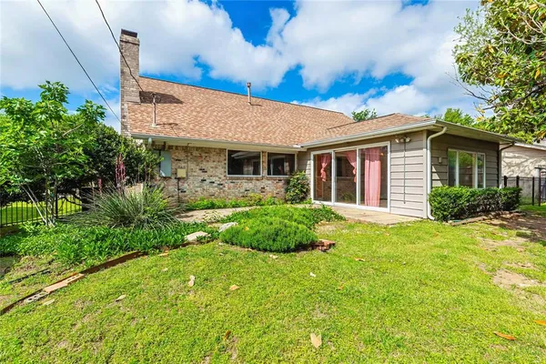 $370,000 | 1220 Farnham Court East, Irving, TX 75062