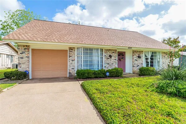 $370,000 | 1220 Farnham Court East, Irving, TX 75062