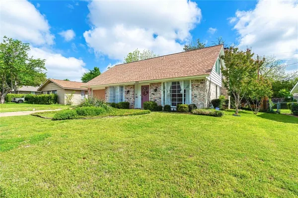 $370,000 | 1220 Farnham Court East, Irving, TX 75062