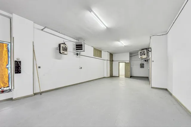 a view of a livingroom with an entryway