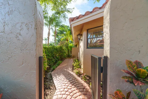 $3,800 | 22545 Meridiana Drive, Boca Raton, FL 33433