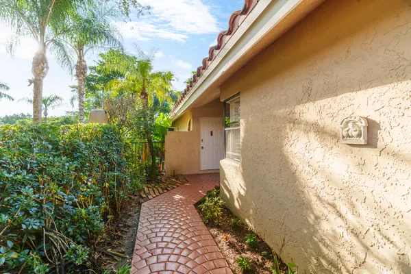 $3,800 | 22545 Meridiana Drive, Boca Raton, FL 33433