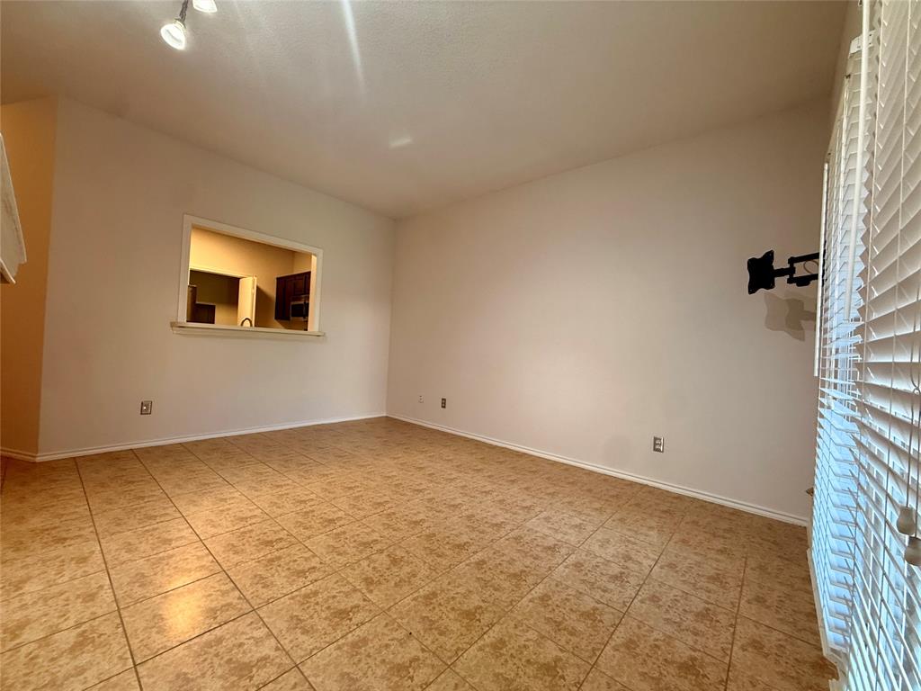 14277 Preston Road, Unit 512 Dallas, TX 75254 - Photo 2 of 8 an empty room with a white walls and a window