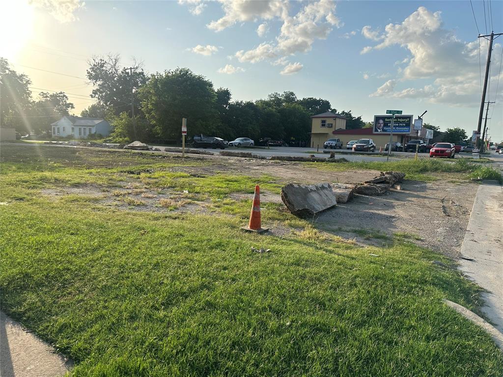 3209 Deen Road Fort Worth, TX 76106 - Photo 8 of 11 a view of a swimming pool with a yard
