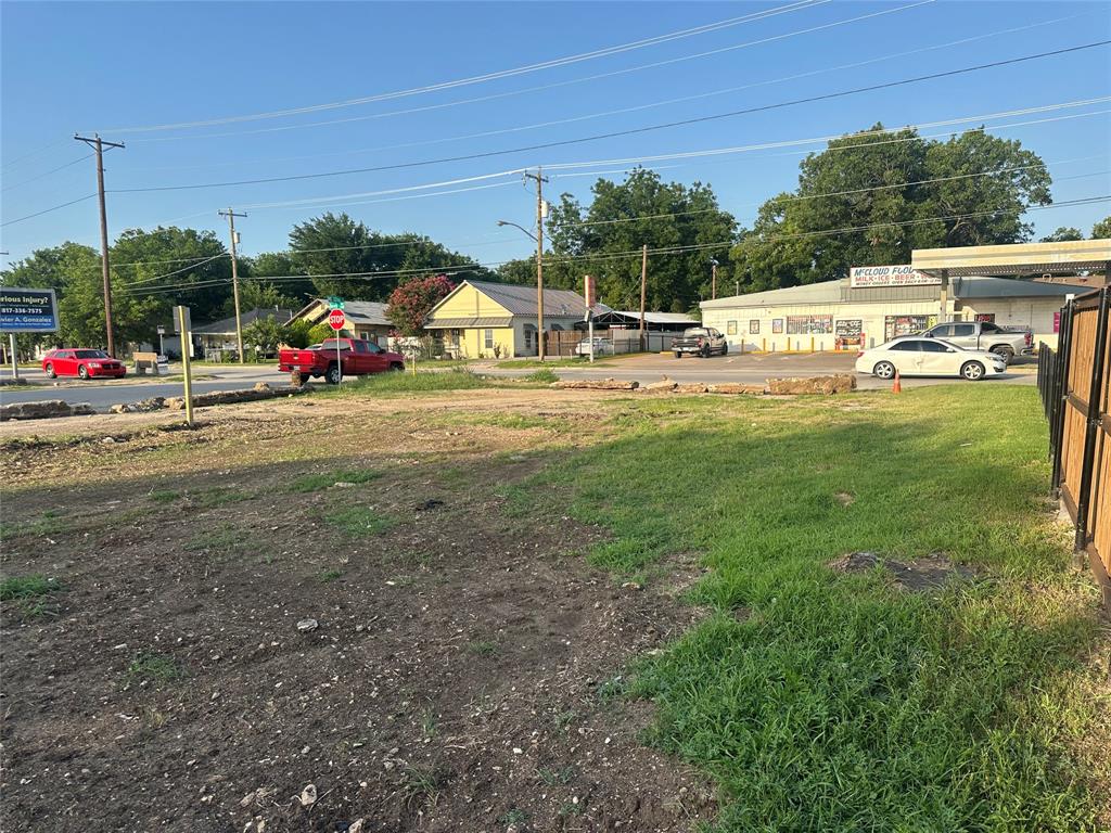 3209 Deen Road Fort Worth, TX 76106 - Photo 9 of 11 a view of yard with cars parked