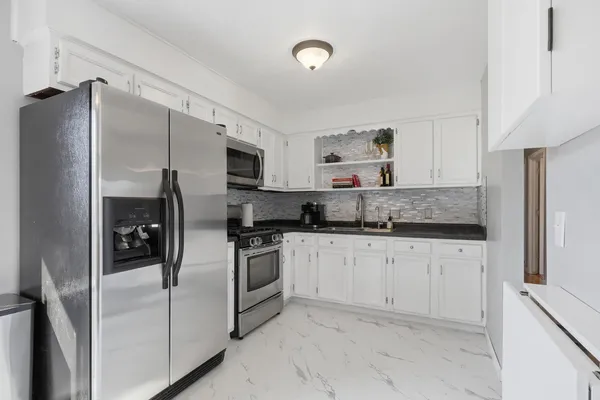 $220,000 | 4215 West 16th Street, Davenport, IA 52804