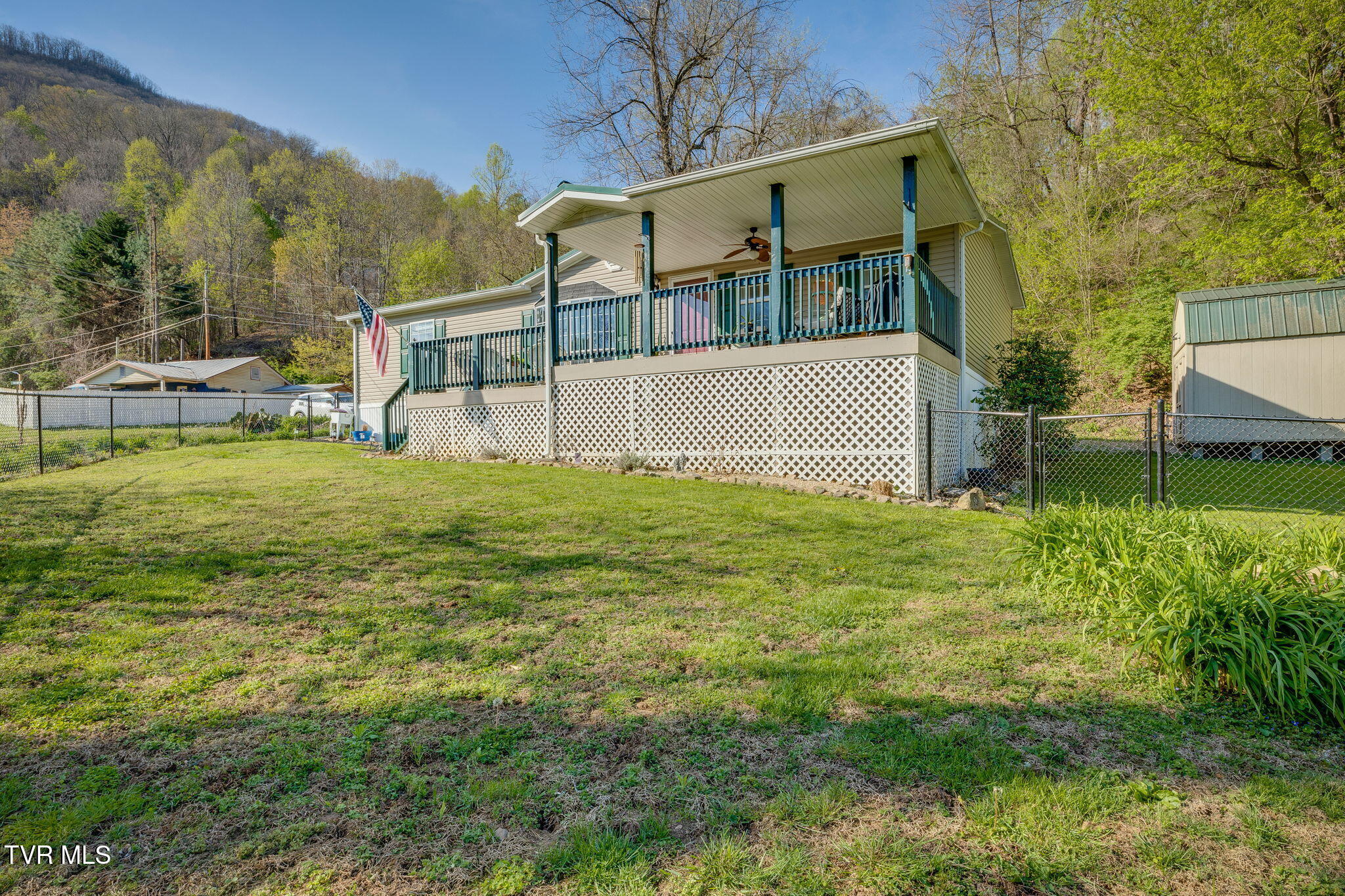 248 Jenkins Hollow Road Elizabethton, TN 37643 - Photo 2 of 25 002