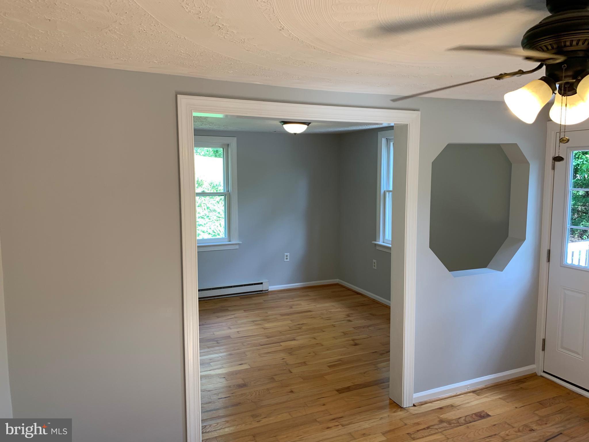 478 Round Hill Road Winchester, VA 22602 - Photo 20 of 27 Living Room
