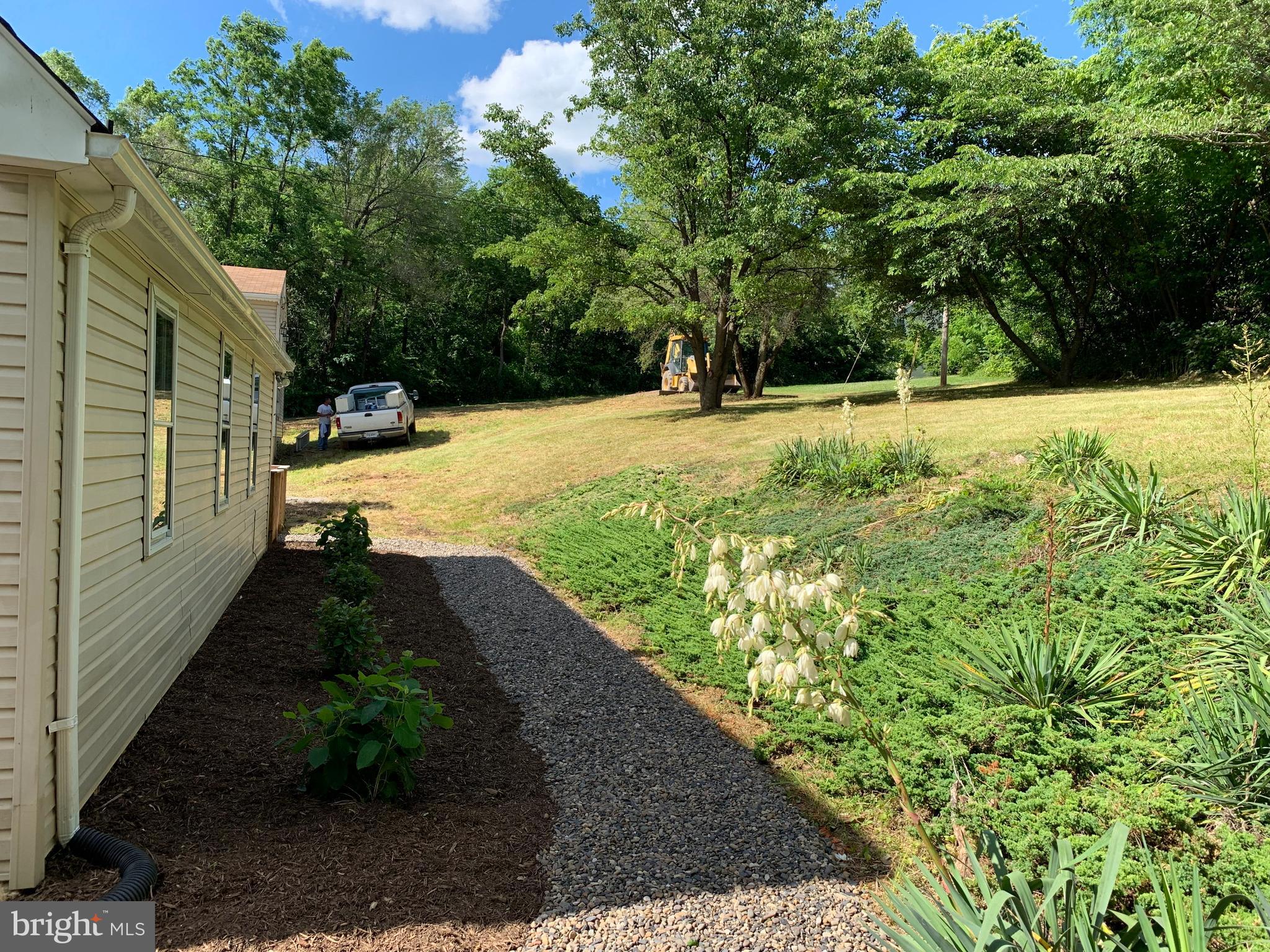 478 Round Hill Road Winchester, VA 22602 - Photo 5 of 27 Left Side of Home