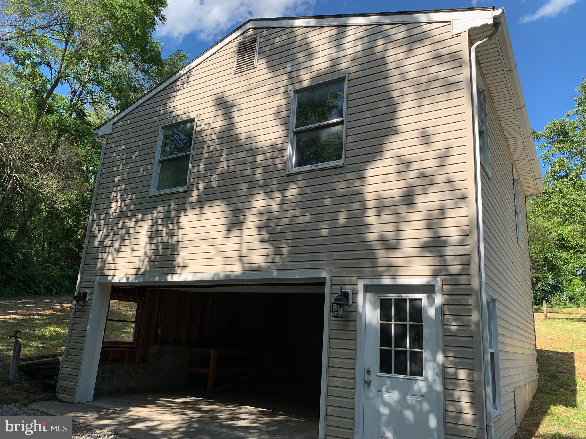 478 Round Hill Road Winchester, VA 22602 - Photo 8 of 27 24'x24' Garage w/ Power