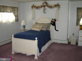 28 Fallenrock Road Levittown, PA 19056 - Photo 4 of 6