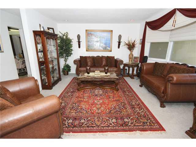 3900 North Park Road Hollywood, FL 33021 - Photo 2 of 17 Living Room
