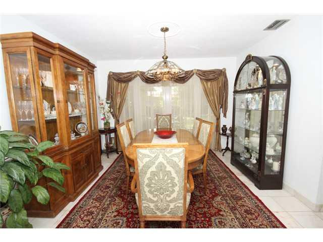 3900 North Park Road Hollywood, FL 33021 - Photo 3 of 17 Dining Room