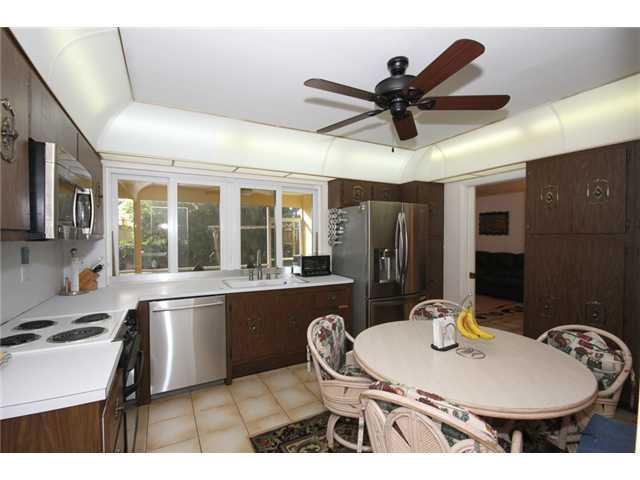 3900 North Park Road Hollywood, FL 33021 - Photo 4 of 17 Cafeteria/Kitchen