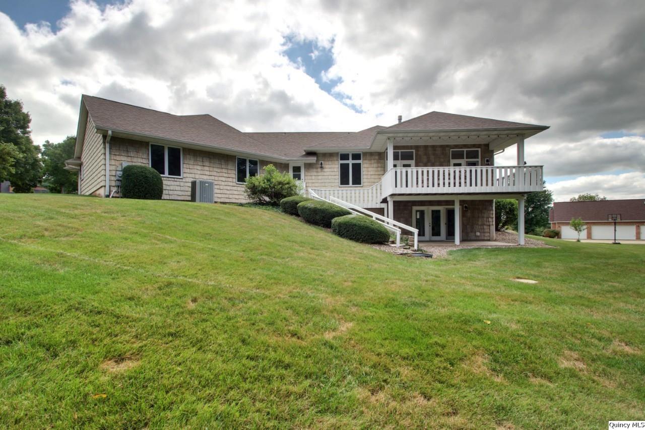 3510 Overlook Drive Quincy, IL 62305 - Photo 2 of 29 a front view of a house with a garden
