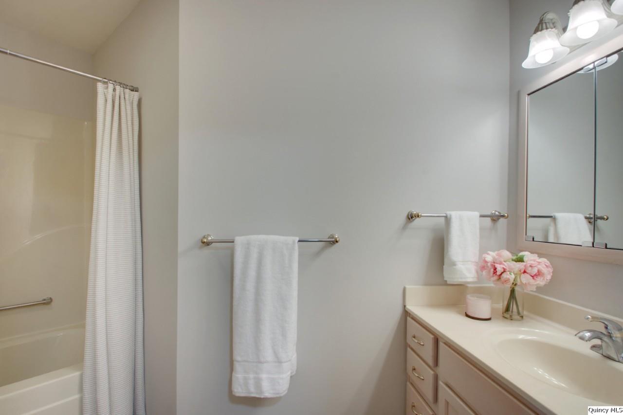 3510 Overlook Drive Quincy, IL 62305 - Photo 21 of 29 a bathroom with a sink vanity and a mirror