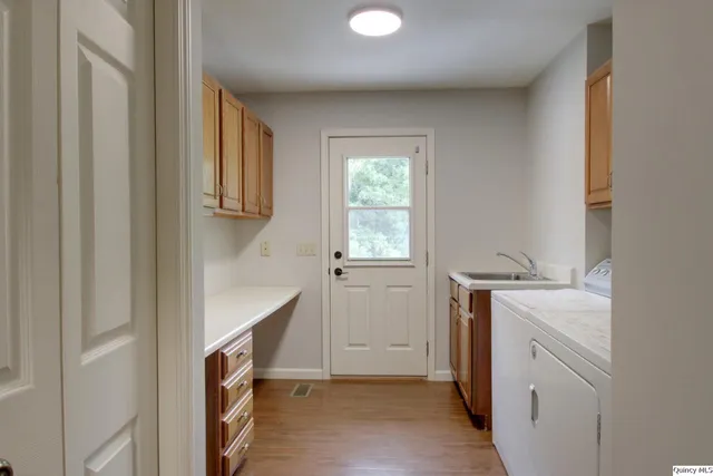a view of a livingroom with furniture and a ceiling fan