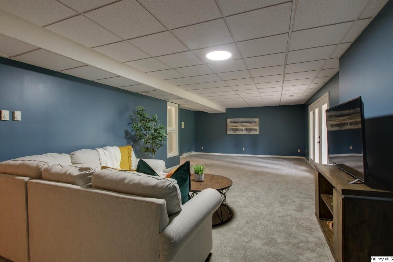 3510 Overlook Drive Quincy, IL 62305 - Photo 24 of 29 a living room with furniture and a flat screen tv