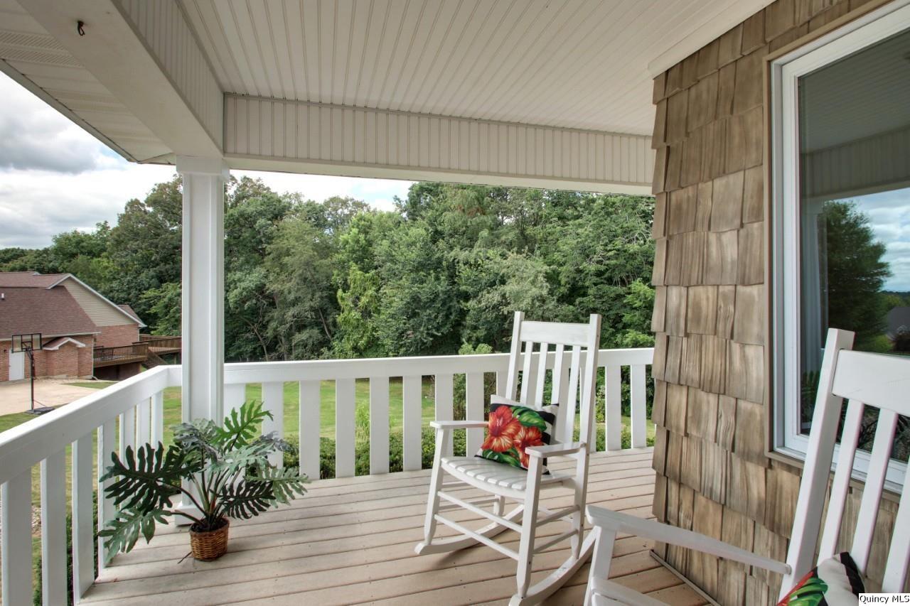 3510 Overlook Drive Quincy, IL 62305 - Photo 28 of 29 a view of a balcony with wooden floor