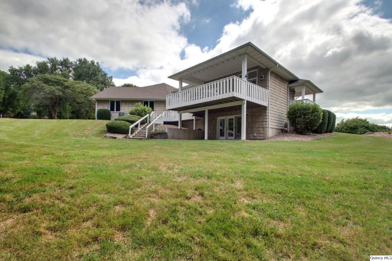 3510 Overlook Drive Quincy, IL 62305 - Photo 3 of 29 a view of a house with a yard