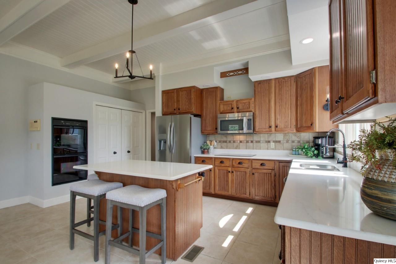 3510 Overlook Drive Quincy, IL 62305 - Photo 5 of 29 a kitchen with stainless steel appliances granite countertop a sink dishwasher a stove refrigerator and cabinets