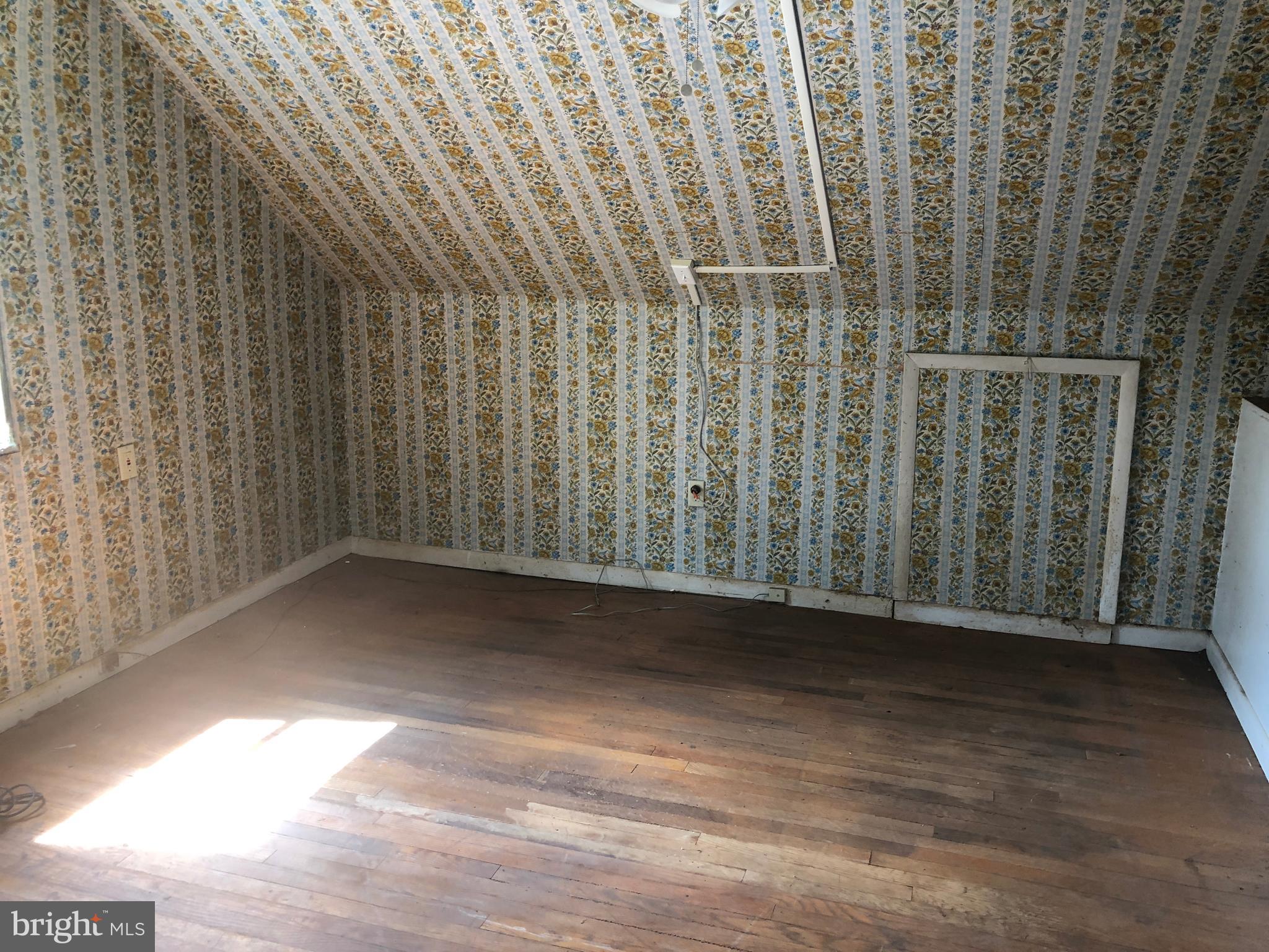 912 Laredo Road Silver Spring, MD 20901 - Photo 14 of 20 Upper level loft