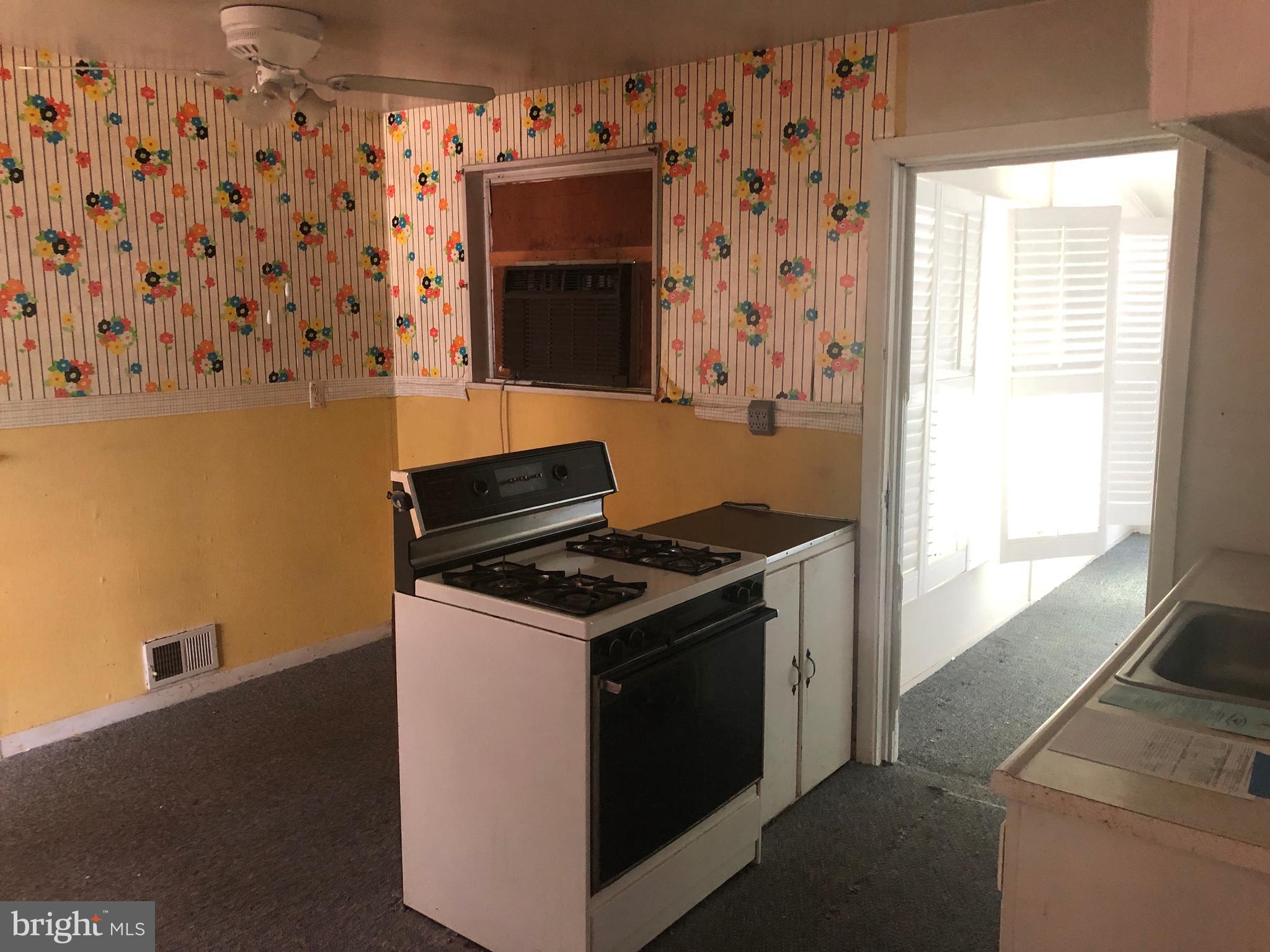 912 Laredo Road Silver Spring, MD 20901 - Photo 5 of 20 Kitchen