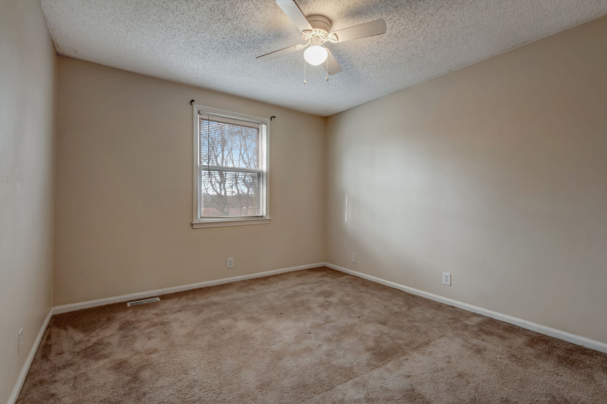 561 Castlegate Drive Nashville, TN 37217 - Photo 12 of 21 an empty room with a window and ceiling fan