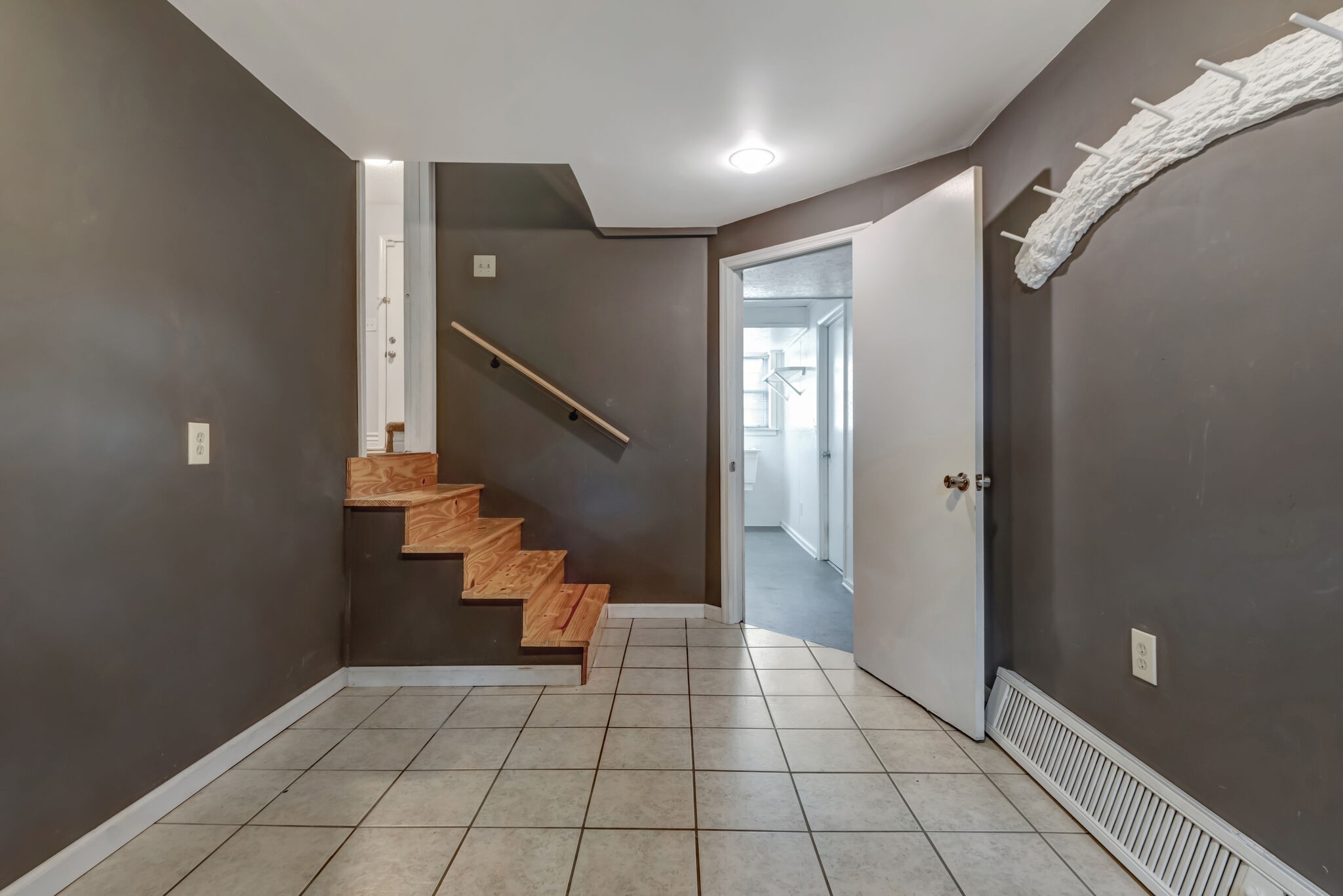 561 Castlegate Drive Nashville, TN 37217 - Photo 15 of 21 a view of an entryway with wooden floor