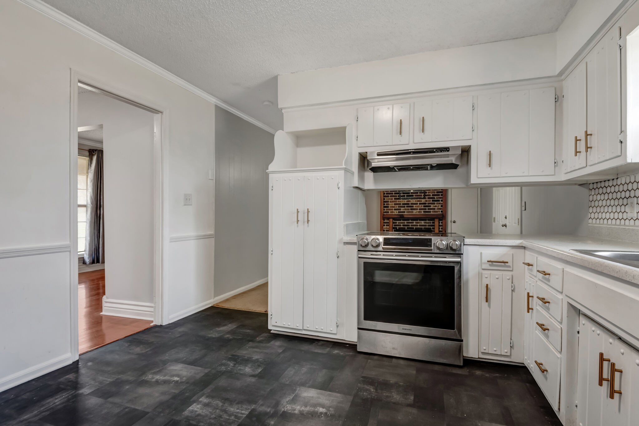 561 Castlegate Drive Nashville, TN 37217 - Photo 5 of 21 a kitchen with stainless steel appliances granite countertop a stove and a refrigerator