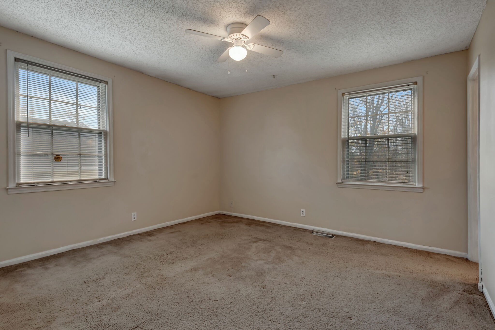 561 Castlegate Drive Nashville, TN 37217 - Photo 10 of 21 a view of an empty room with a window