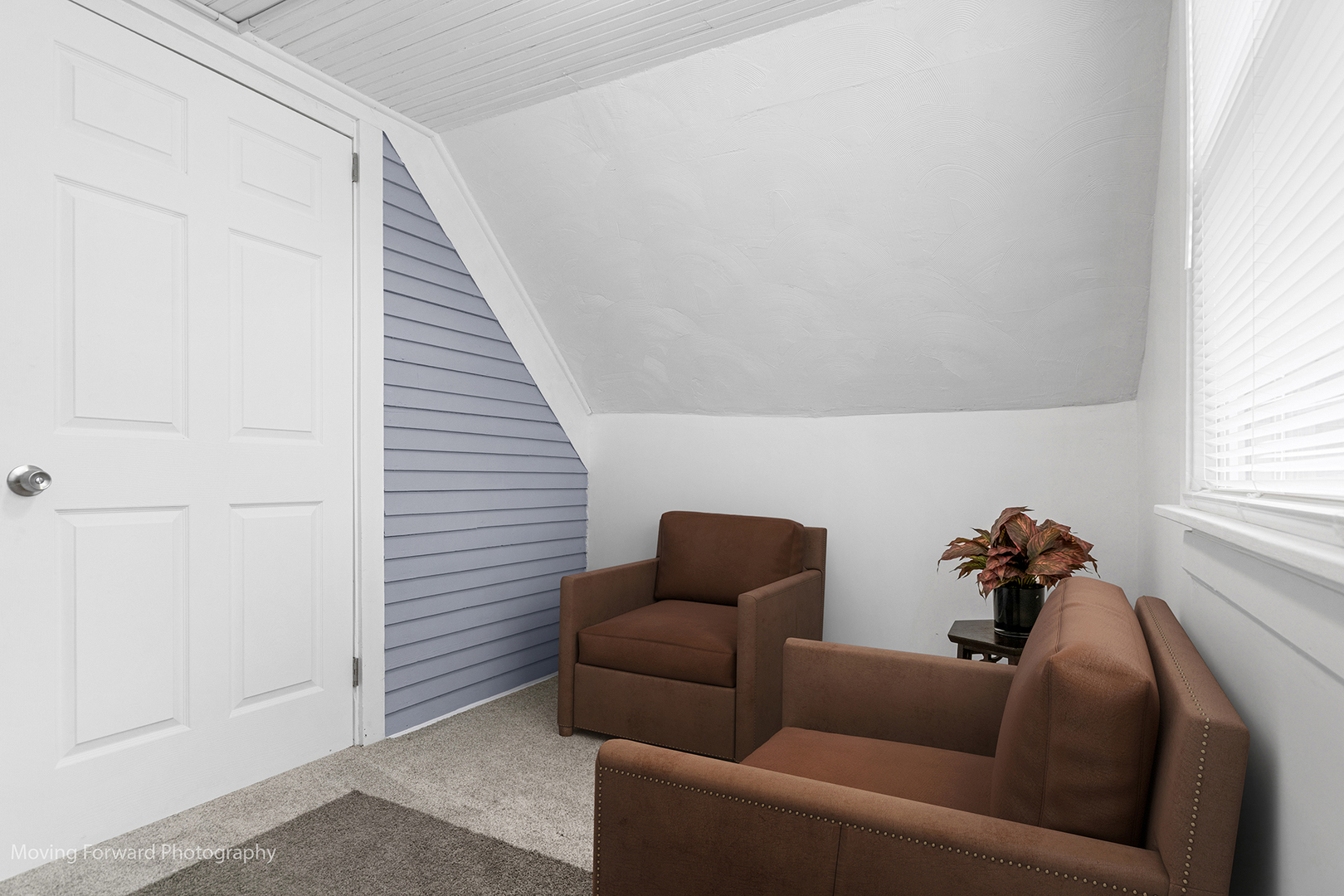 11945 South State Street Chicago, IL 60628 - Photo 11 of 16 a living room with furniture and a window