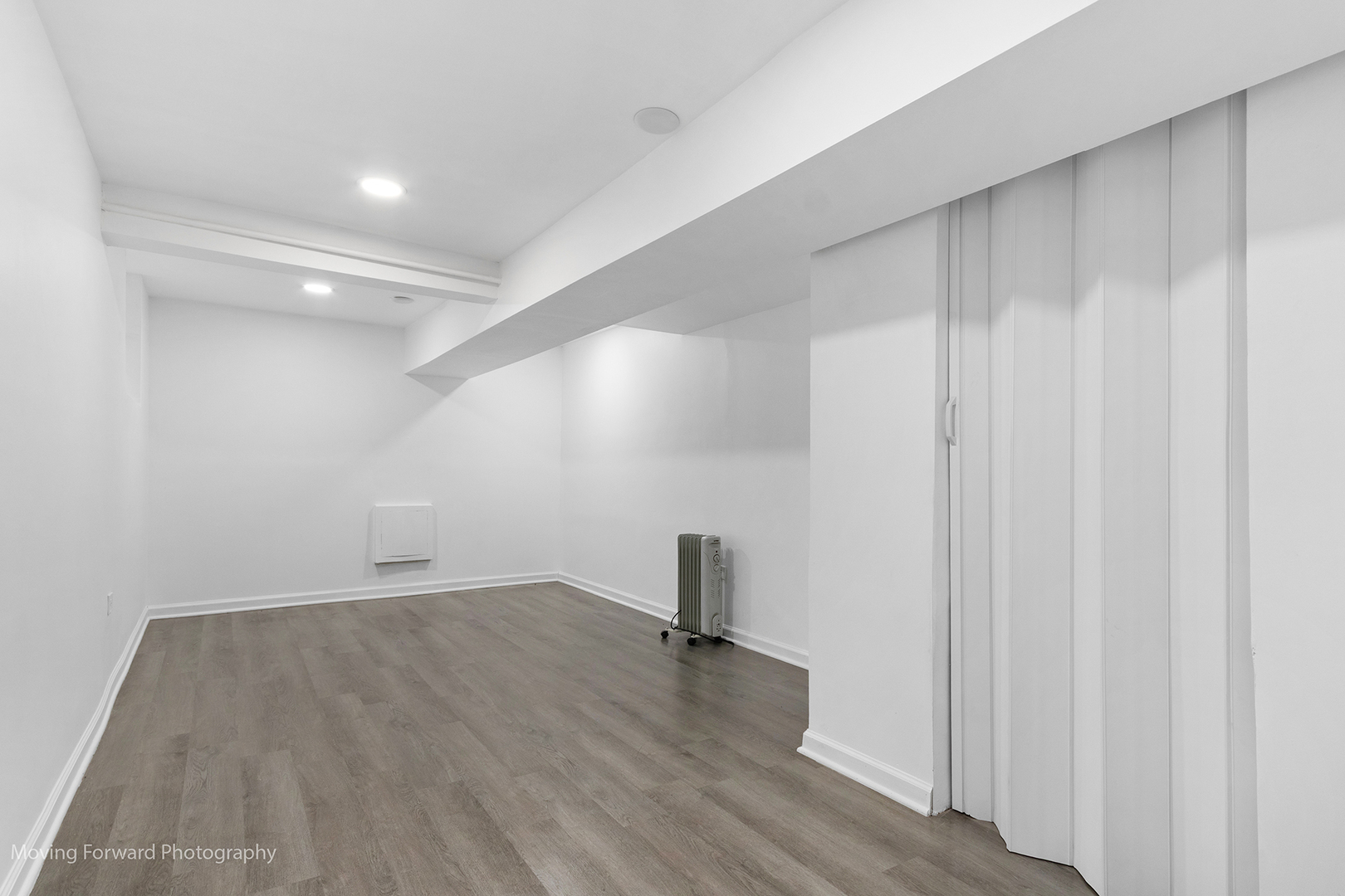 11945 South State Street Chicago, IL 60628 - Photo 12 of 16 a view of empty room with wooden floor