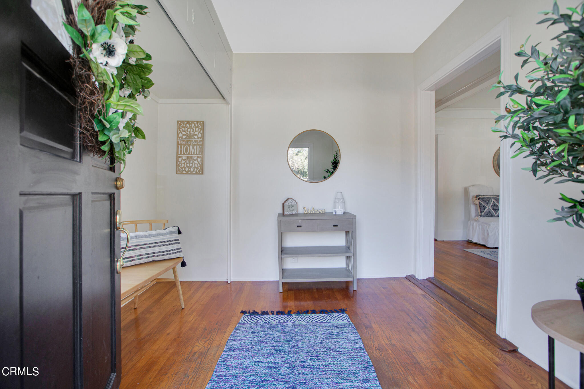 1741 Mission Street South Pasadena, CA 91030 - Photo 3 of 51 a bedroom with a bed and a potted plant