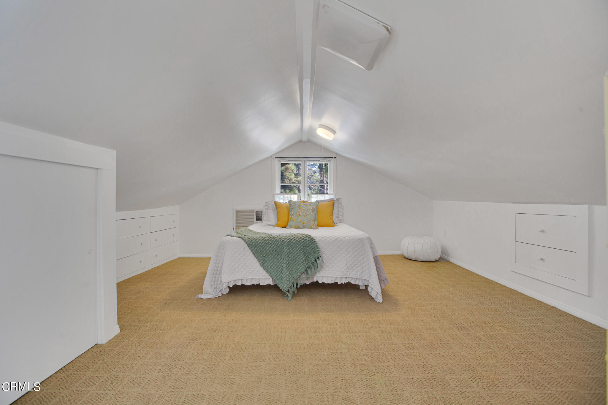 1741 Mission Street South Pasadena, CA 91030 - Photo 35 of 51 a bedroom with a bed and lamp