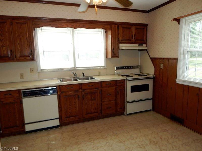 3295 Cedar Forest Road Jonesville, NC 28642 - Photo 9 of 20 Gallery Image 9