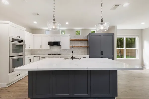 $770,000 | 35 Classic Oaks Place, The Woodlands, TX 77382