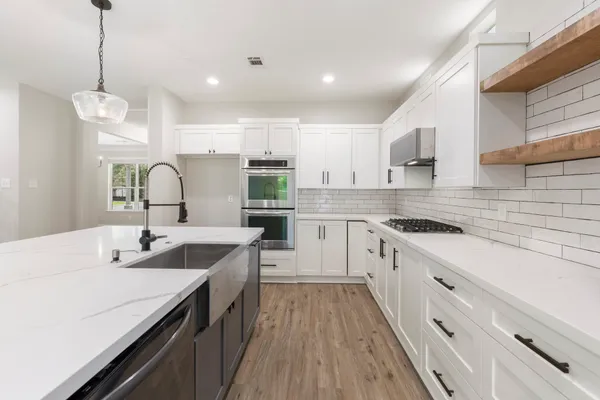 $770,000 | 35 Classic Oaks Place, The Woodlands, TX 77382