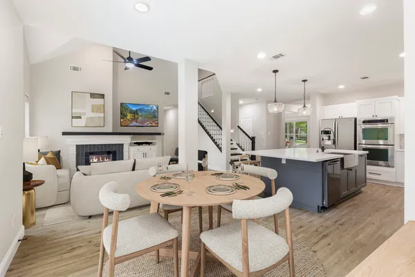 $770,000 | 35 Classic Oaks Place, The Woodlands, TX 77382