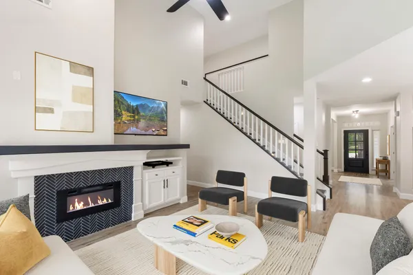 $770,000 | 35 Classic Oaks Place, The Woodlands, TX 77382