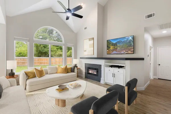 $770,000 | 35 Classic Oaks Place, The Woodlands, TX 77382