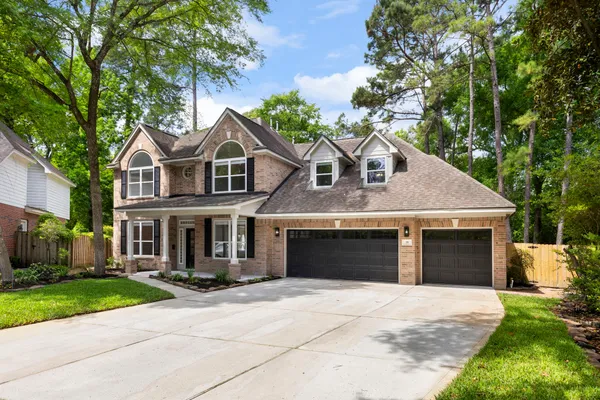 $770,000 | 35 Classic Oaks Place, The Woodlands, TX 77382