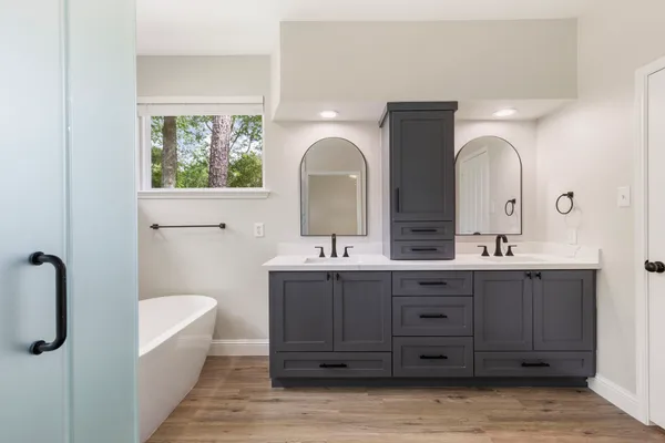 $770,000 | 35 Classic Oaks Place, The Woodlands, TX 77382