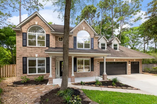 $770,000 | 35 Classic Oaks Place, The Woodlands, TX 77382
