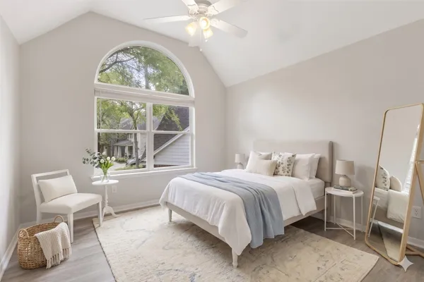 $770,000 | 35 Classic Oaks Place, The Woodlands, TX 77382